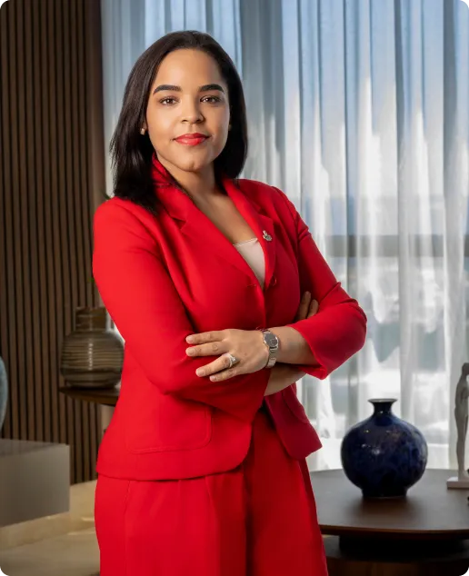 Retrato de Tatiana Cuevas, fundadora y CEO de Firma Dominicana