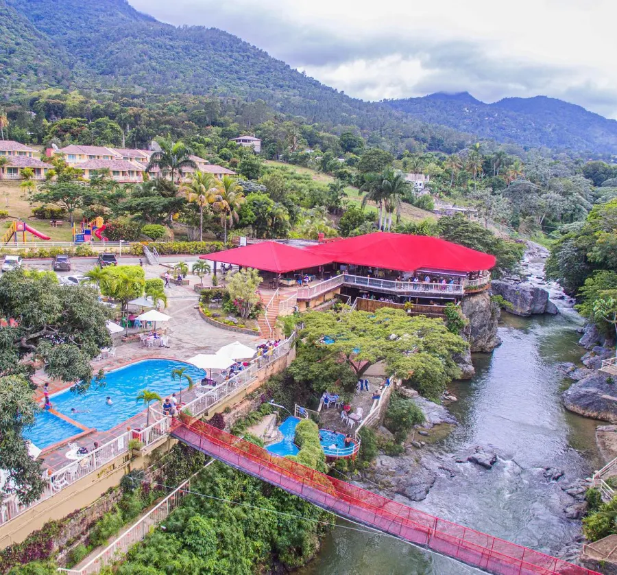 Río y montañas de Jarabacoa
